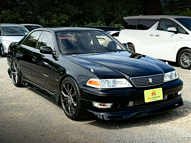 Front exterior of 8th Gen TOYOTA MARK 2.