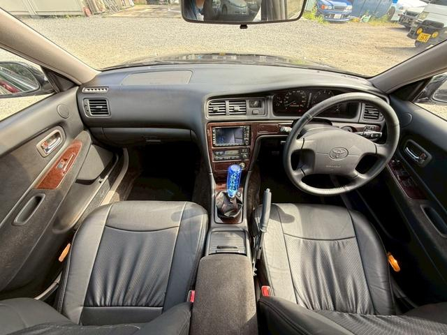 Manual conversion interior of 8th Gen TOYOTA MARK 2.