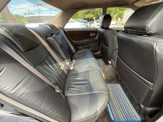 Backseat of 8th Gen TOYOTA MARK 2.