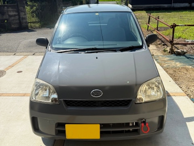 Front exterior of L260V DAIHATSU MIRA VAN.