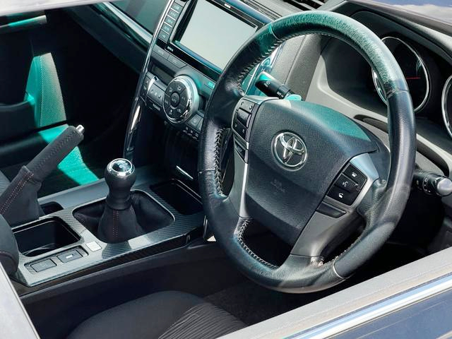 Driver side interior of GRX130 MARK X 250G S-PACKAGE RELAX SELECTION.