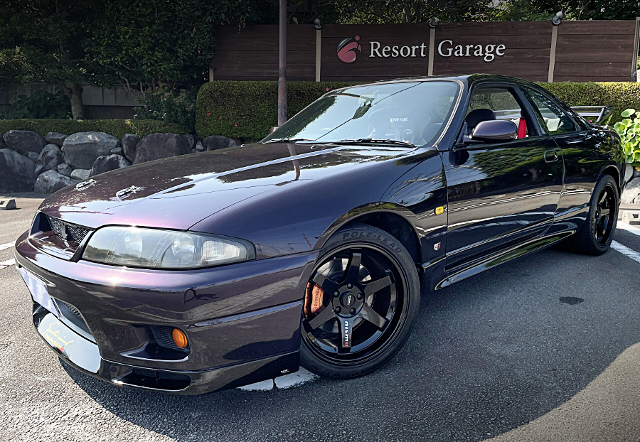 Front exterior of R33 SKYLINE GT-R.