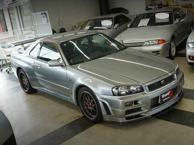 Front exterior of R34 SKYLINE GT-R.
