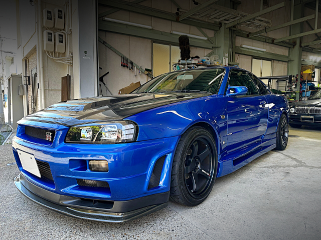 Front exterior of R34 SKYLINE GT-R V-SPEC.