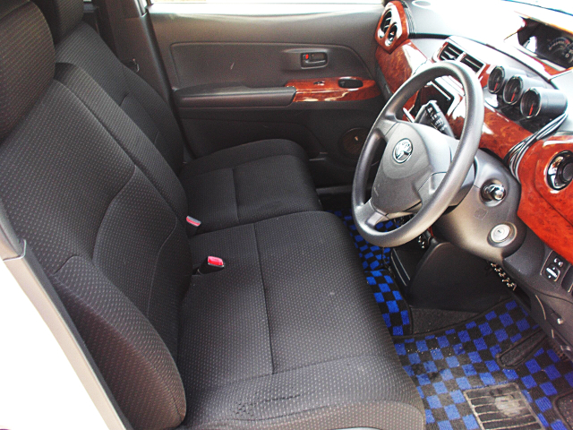 Front exterior of QNC20 TOYOTA bB 1.3S.