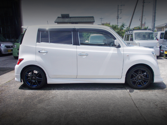 Side exterior of QNC20 TOYOTA bB 1.3S.