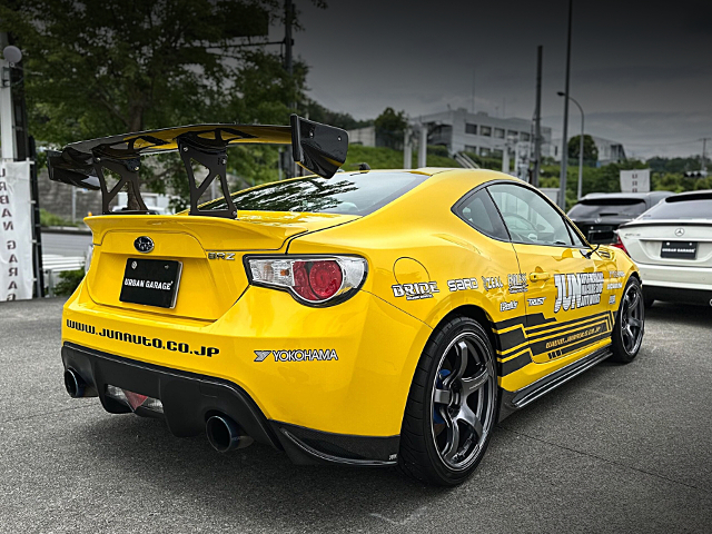 Rear exterior of JUN SUPER LEMON BRZ.