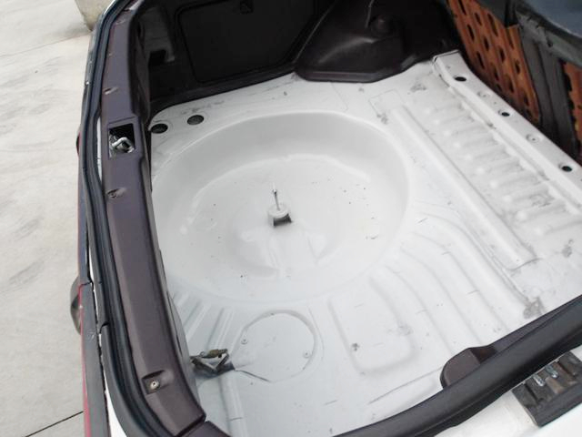 Trunk space of AE86 SPRINTER TRUENO GTV.