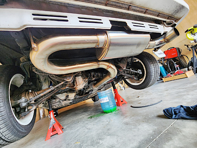 Exhaust mufller.