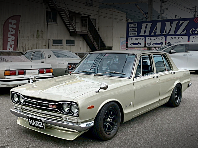 Front exterior of C10 HAKOSUKA 4-DOOR.