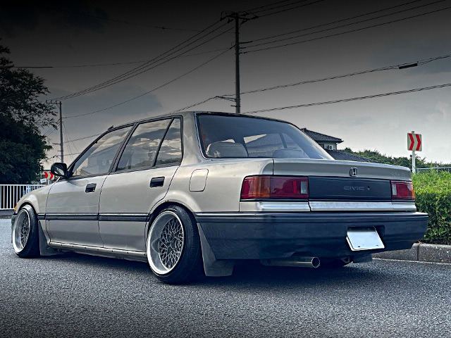 Rear exterior of EF2 CIVIC SEDAN.
