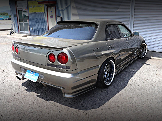 Rear exterior of ER34 SKYLINE 4-DOOR 25GT-X TURBO.