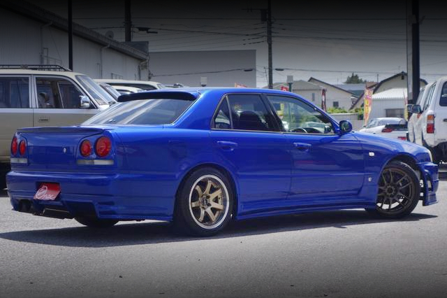 Rear exterior of ER34 SKYLINE 4-DOOR 25GT-X TURBO.