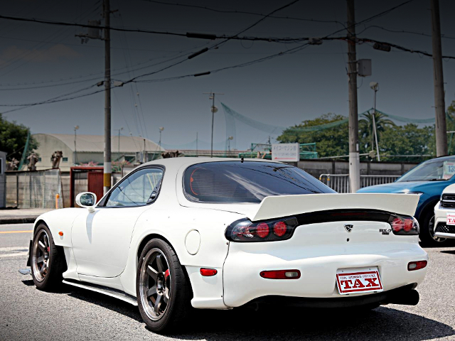 Rear exterior of FEED WIDEBODY FD3S RX-7.