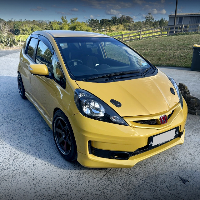 Front exterior of GE8 HONDA FIT RS.