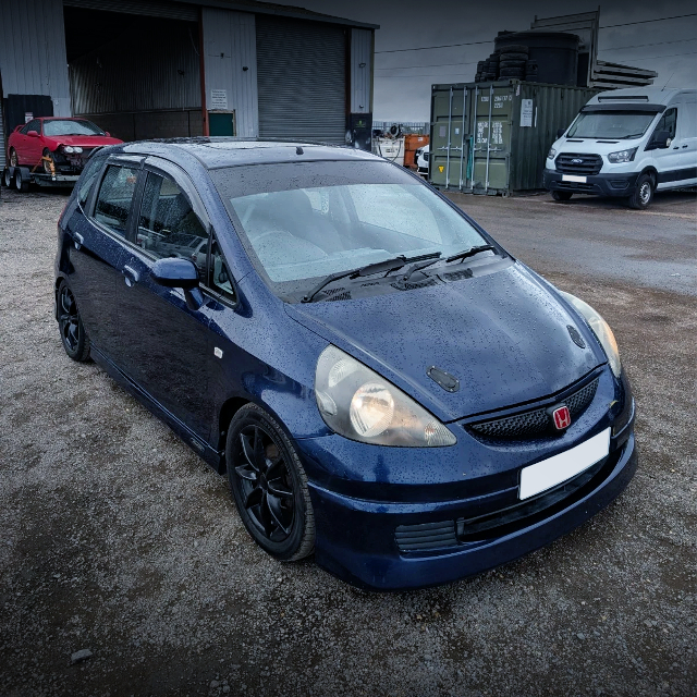 Front exterior of 1st Gen HONDA JAZZ.