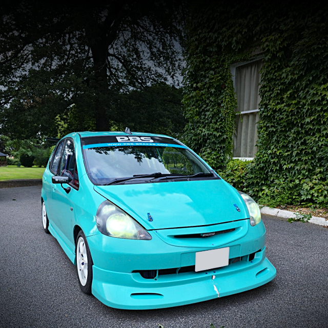 Front exterior of 1st Gen HONDA JAZZ.