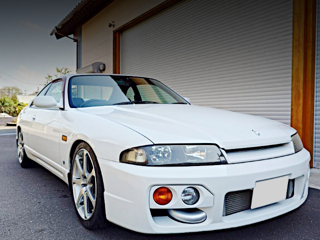 Front exterior of HR33 SKYLINE 2-DOOR GTS.