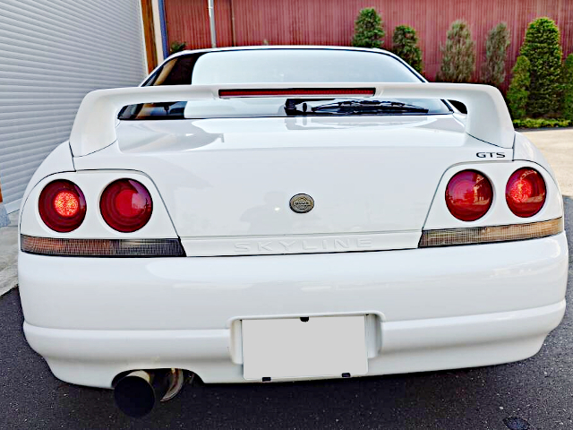 Tail lights of HR33 SKYLINE 2-DOOR GTS.
