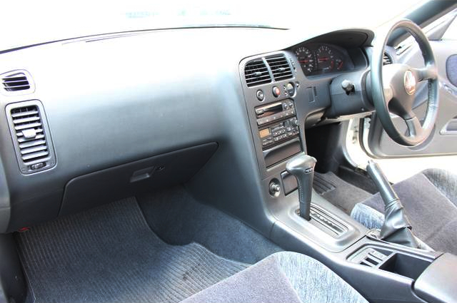Dashboard of WIDEBODY HR33 SKYLINE 2-DOOR GTS.