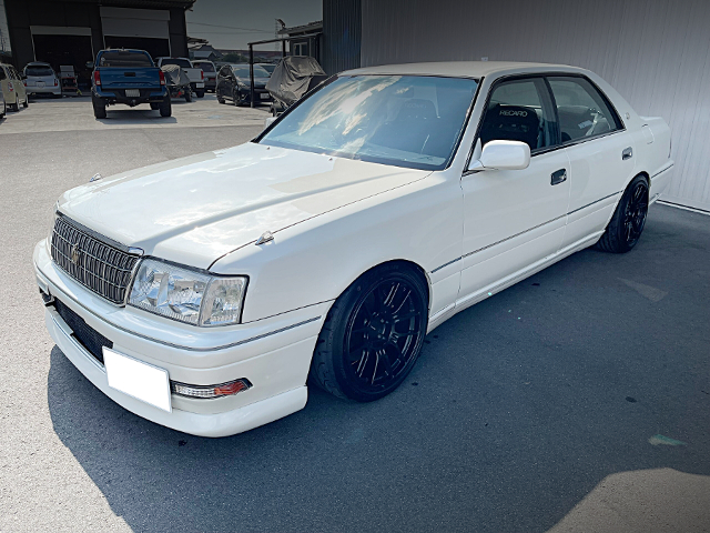 Front exterior of 10th Gen JZS155 TOYOTA CROWN.