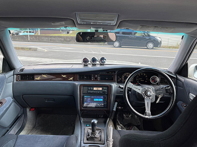 Dashboard and Manual Shift knob of 10th Gen JZS155 TOYOTA CROWN.