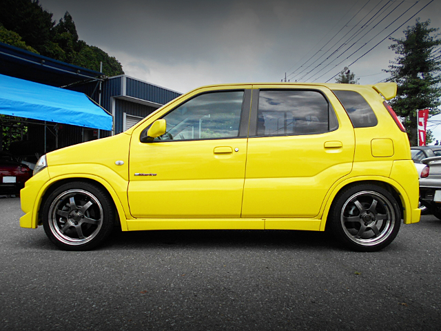 Side exterior of HN22S SUZUKI Kei WORKS.