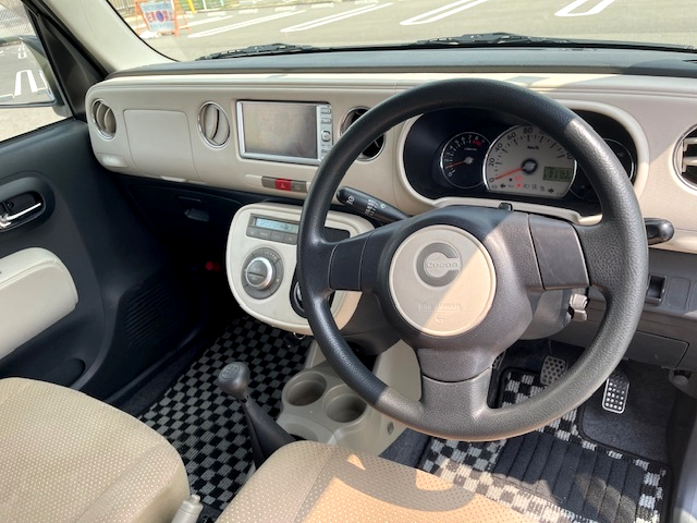 Interior of L675S MIRA COCOA PLUS X.