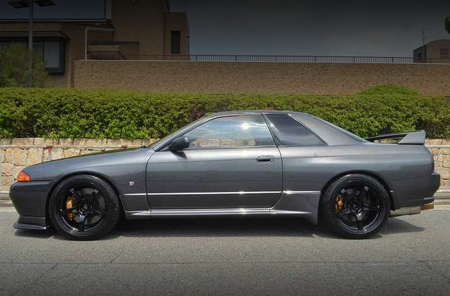 Left side exterior of BNR32 SKYLINE GT-R.