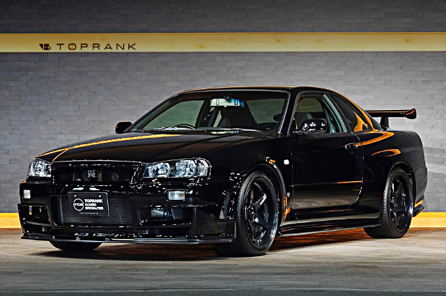 Front exterior of R34 SKYLINE GT-R.