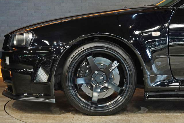 HKS Front 6-POT caliper.