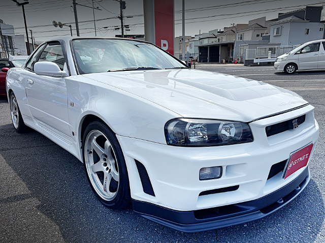 Front exterior of R34 SKYLINE GT-R V-SPEC 2.