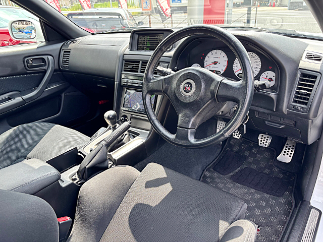 Interior of R34 SKYLINE GT-R V-SPEC 2.