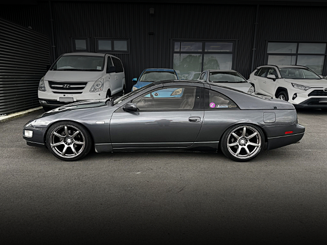 Side exterior of Z32 FAIRLADY Z.