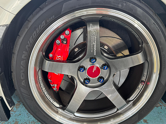 ENDLESS Front 6-POT caliper.