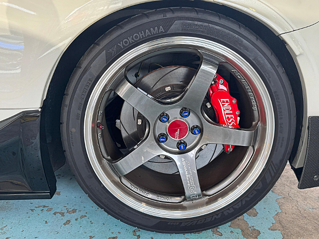 ENDLESS Rear 4-POT caliper.