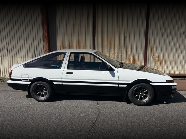 Right Side exterior of AE86 SPRINTER TRUENO GT-APEX.