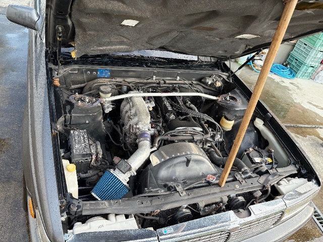 S14 SR20DE engine in the C33 LAUREL engine room. 