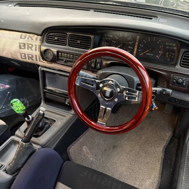 Dashboard of C33 LAUREL.