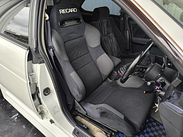 Driver side seat of C35 LAUREL 25 CLUB S TYPE-X.