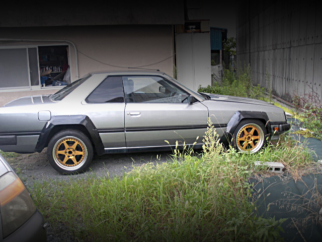 Right-side exterior of DR30 SKYLINE 2-DOOR.