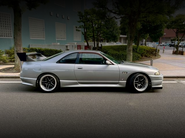 Right side exterior of ECR33 SKYLINE 2-DOOR GTS25t TYPE-M SPEC I.