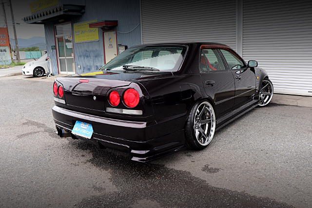 Rear exterior of ER34 SKYLINE 4-DOOR 25GT-V.