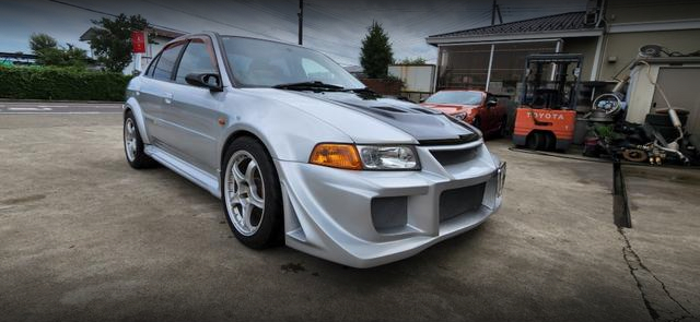 Front exterior of LANCER EVOLUTION 5 GSR.