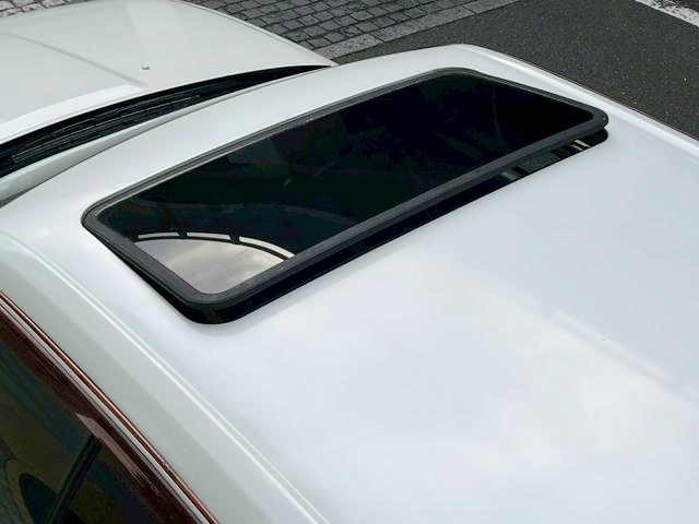 Sunroof of GC35 LAUREL 25 CLUB S TURBO TYPE X.