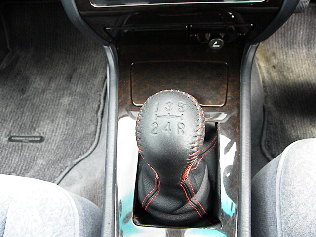 Manual shift conversion interior of JZS151 TOYOTA CROWN.