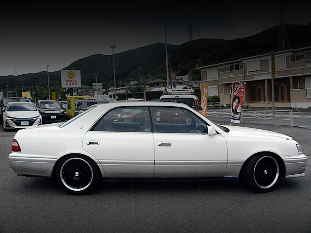 Side exterior of JZS151 TOYOTA CROWN.