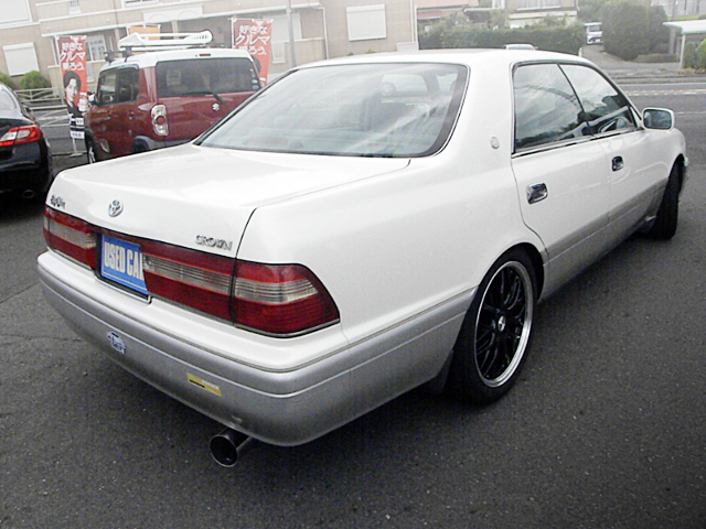 Rear exterior of JZS151 TOYOTA CROWN.