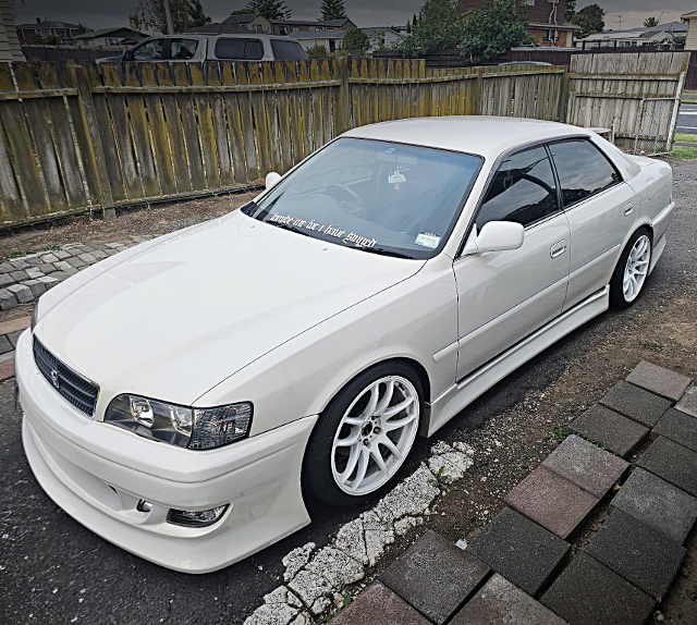 Front exterior of JZX100 CHASER TOURER-S.