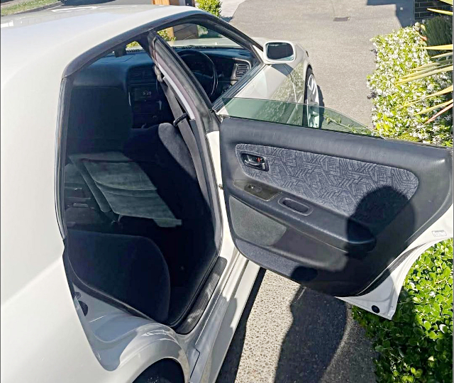 Rear Door open of JZX100 CHASER TOURER-S.